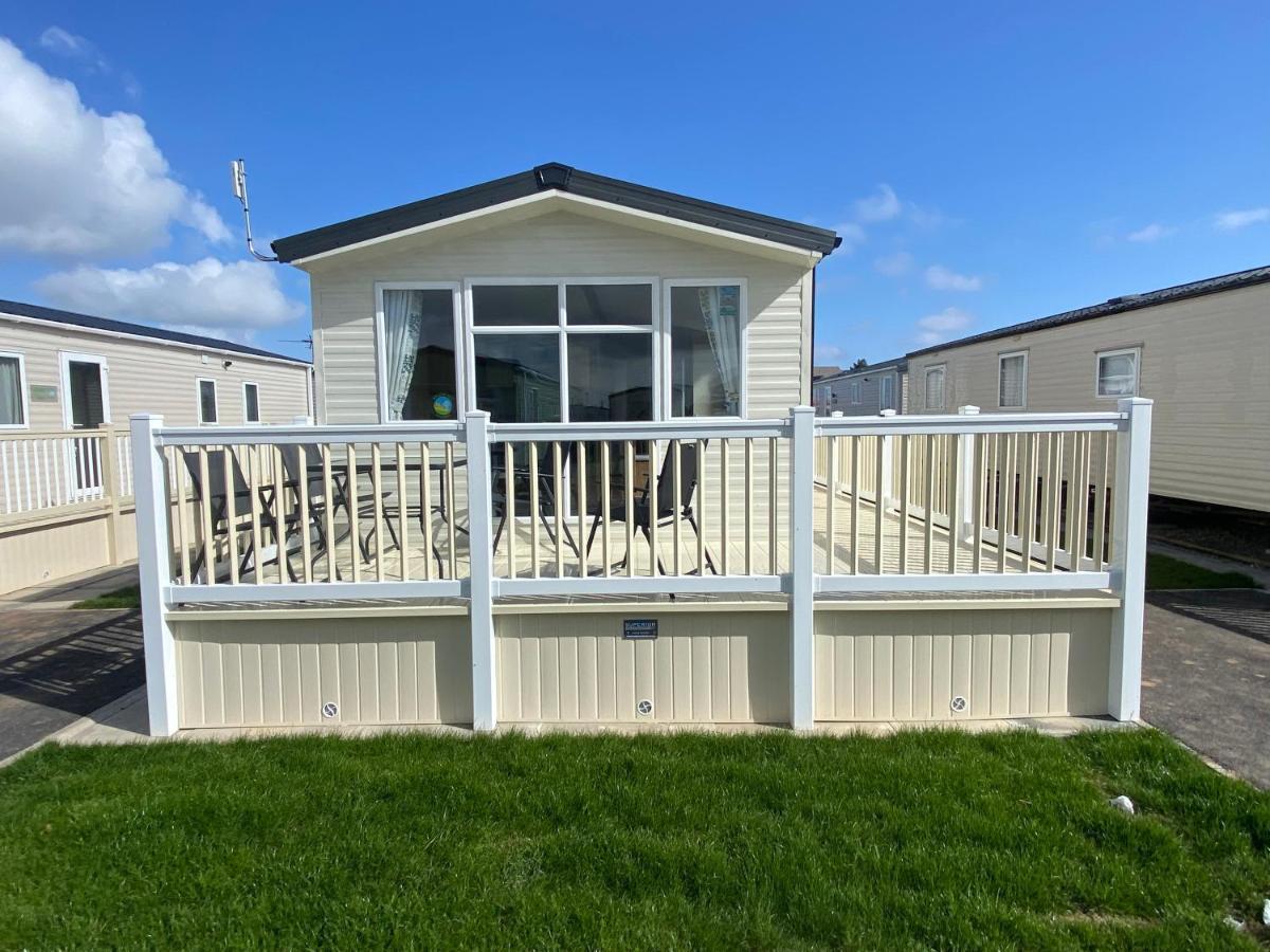 Palm Grove 181- Golden Palm - Pet Friendly, Wifi, Central Heating, Bed Linen - Meadow Lakes Caravan & Lodge Hire Chapel Saint Leonards Dış mekan fotoğraf